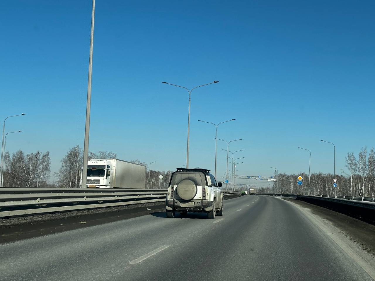 В Тюмени разыскивают горожан, которые украли камеру наблюдения, которая  сняла их лица