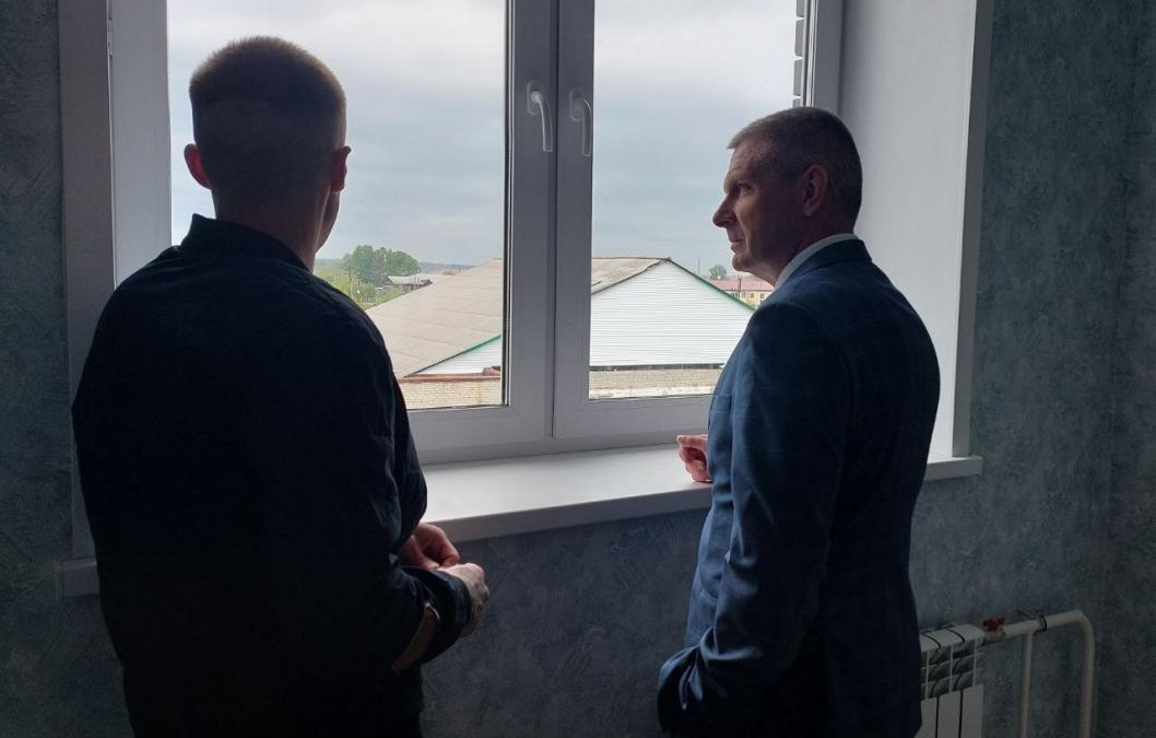 Участник СВО получил ключи от квартиры в Аромашевском районе Игорь Власов