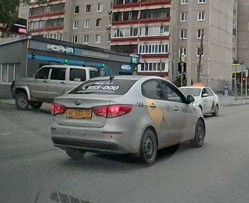 Таксиста оштрафовали на 6 тысяч рублей за нарушения ПДД
