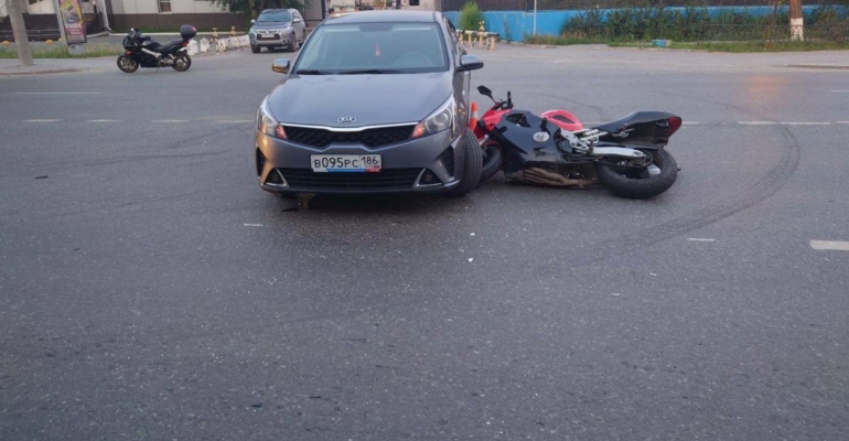 В Тюмени мотоциклист скрылся с места ДТП и бросил раненого пассажира