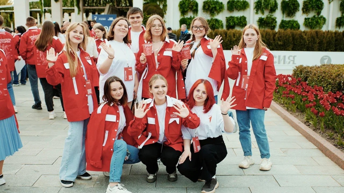 Тюменские активисты «Движения первых» приводят в порядок памятные места