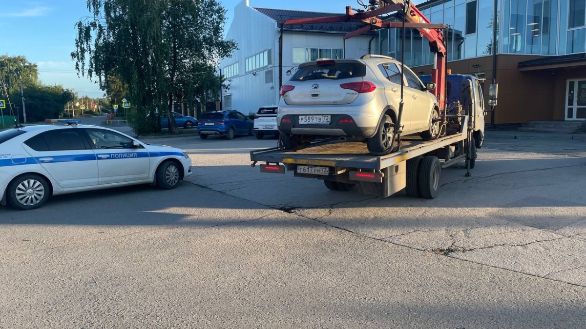 Пьяный стример в тюменском поселке был задержан автоинспекторами за пьяное вождение