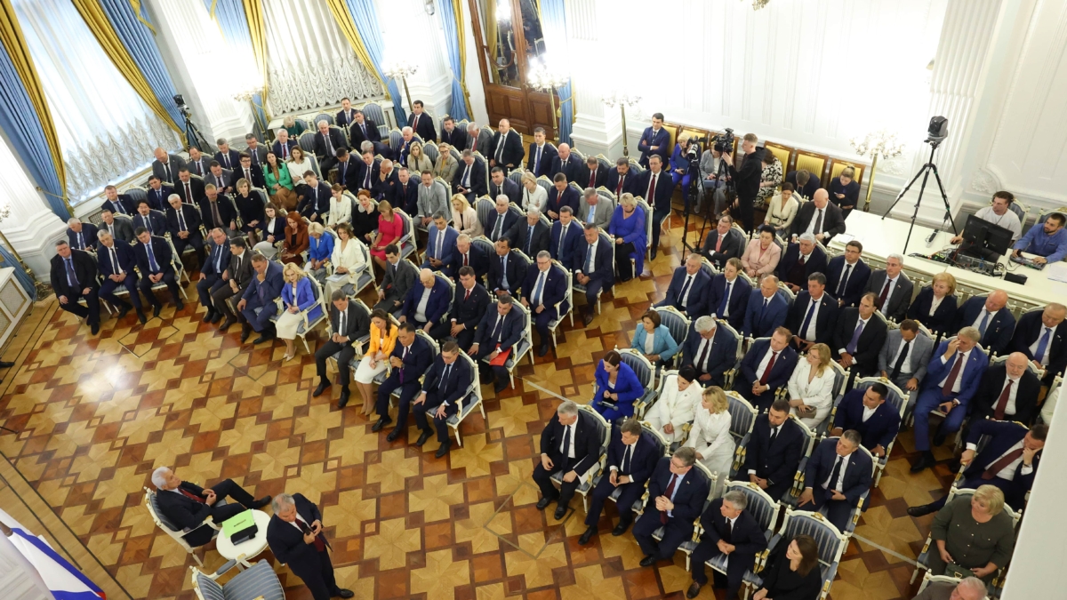Председатель партии поставил депутатам задачи по проработке бюджета на предстоящую трёхлетку, ведению избирательных кампаний и общению с избирателями