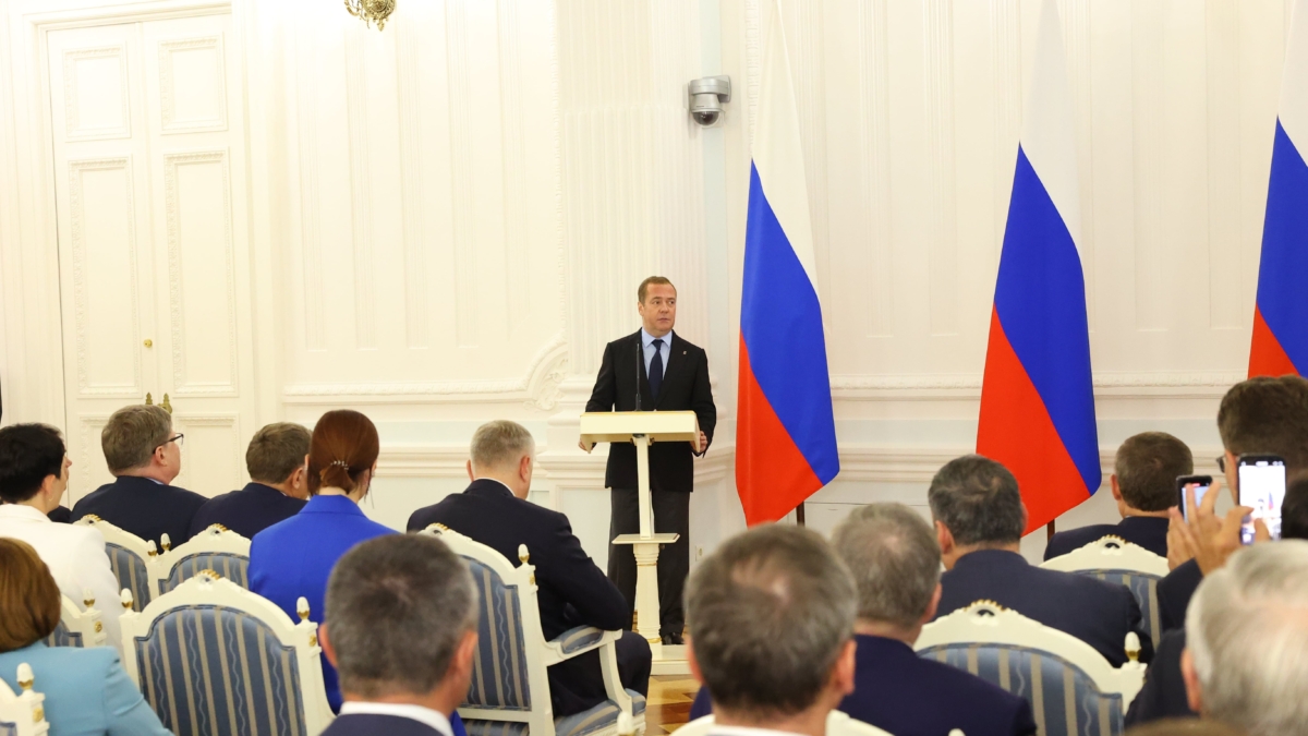 Председатель партии поставил депутатам задачи по проработке бюджета на предстоящую трёхлетку, ведению избирательных кампаний и общению с избирателями