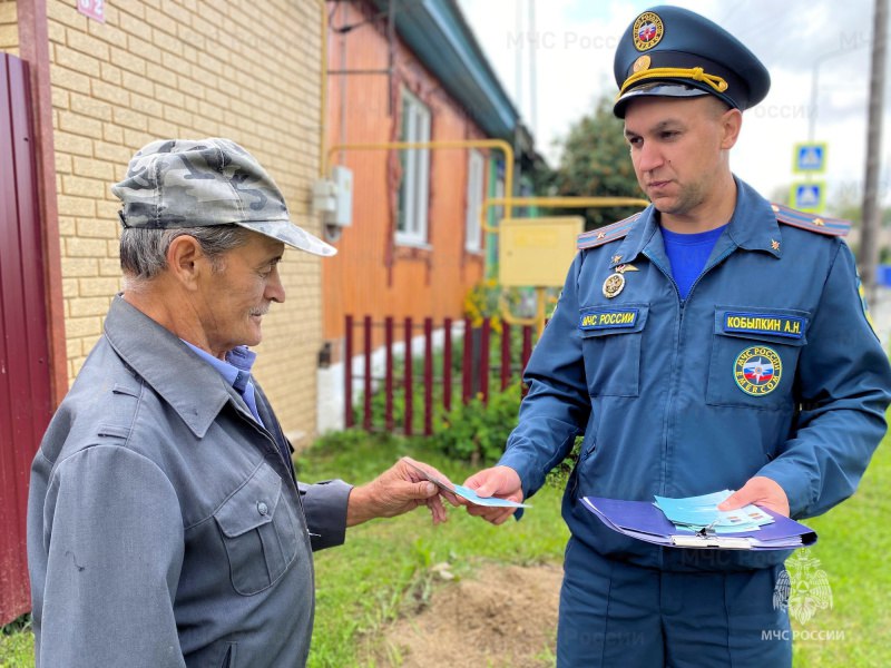 В жилом секторе Заводоуковского округа продолжается профилактическая работа МЧС ТО