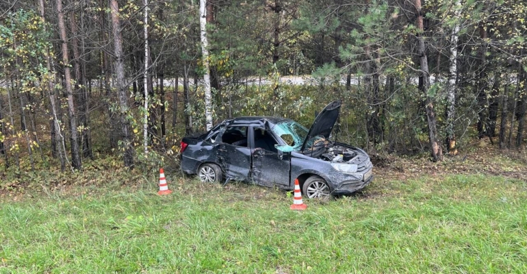 На тюменской трассе умер водитель, которому стало плохо за рулем