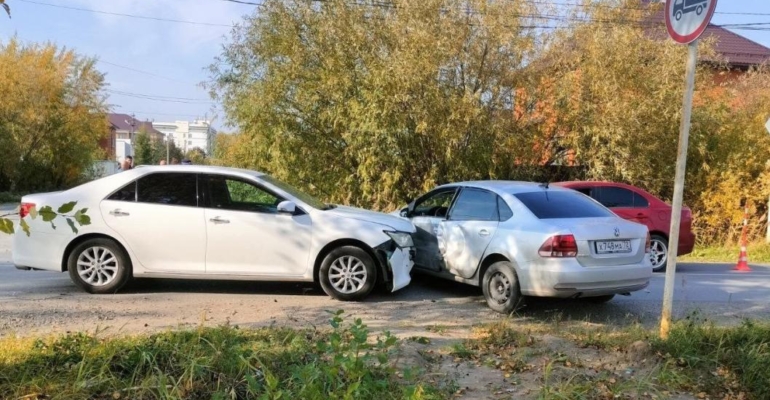 Годовалый ребенок пострадал в массовом ДТП в Тюмени