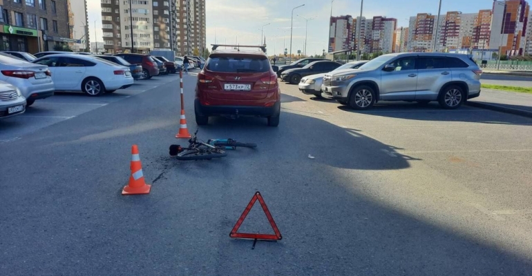 В Тюмени на улице Салманова сбили подростка на велосипеде