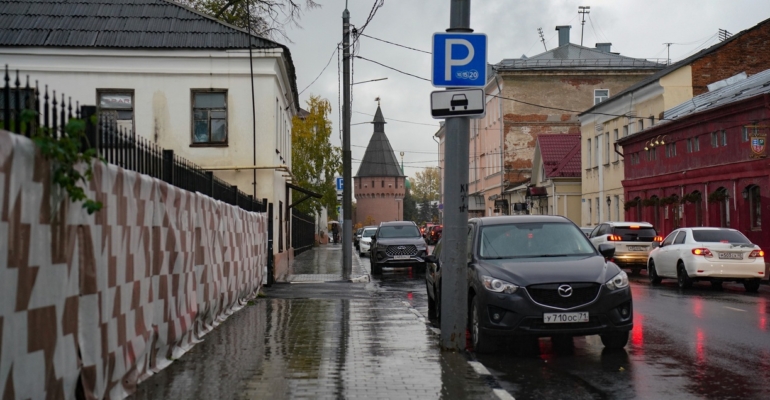 В Тюмени парковки на улицах Мельникайте, Фабричной и Котовского станут платными