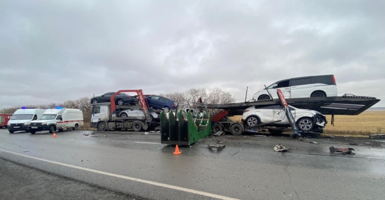 На трассе Тюмень-Омск столкнулись девять автомобилей