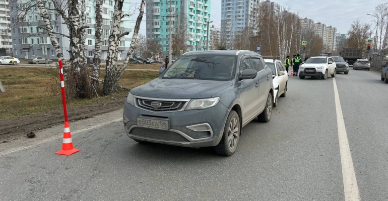 В Тюмени в районе Антипино столкнулись три автомобиля