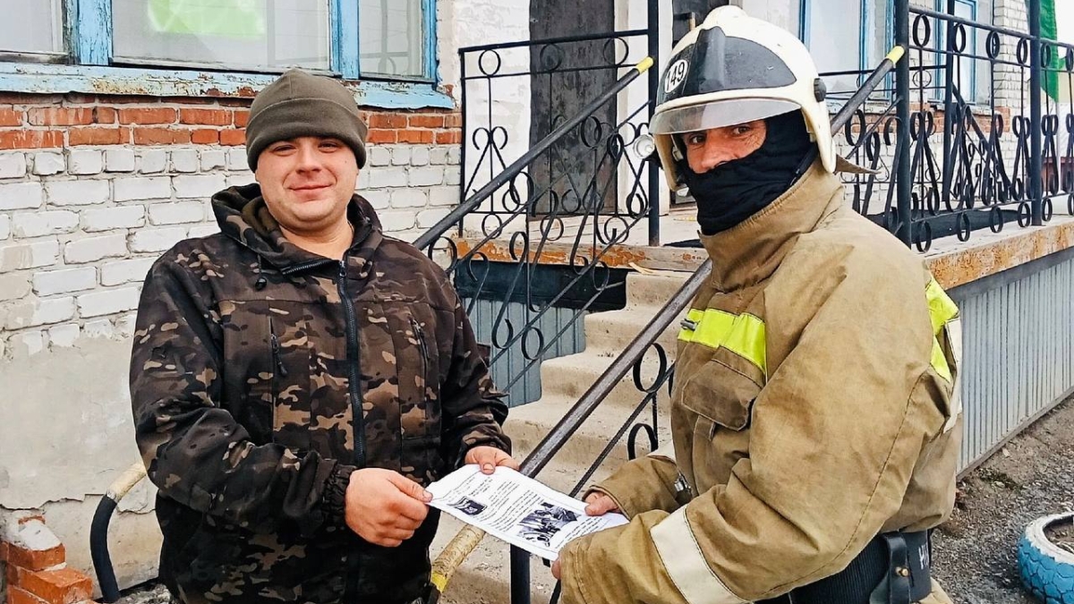 Профилактический обход по частным домам проводят тюменские сотрудники МЧС МЧС Тюменской области