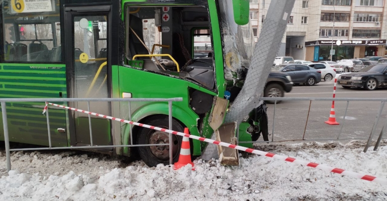 В ДТП с маршруткой в Тюмени увеличилось количество пострадавших пассажиров