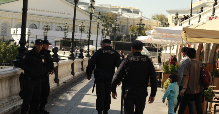 В Екатеринбурге 17-летняя студентка исчезла на два дня и была найдена с переломами таза