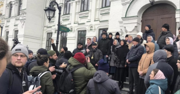 Тайна древней плиты: находка в Троице-Сергиевой Лавре способна переписать историю