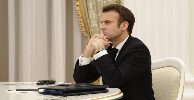 Президенты РФ и Франции впервые почти за три года поговорили по телефону