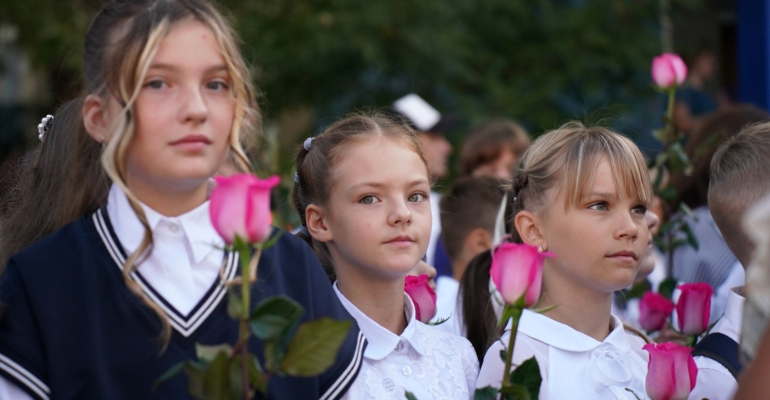 Господдержка к 1 сентября: какие семьи получат выплаты и как оформить помощь