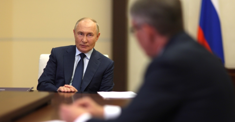 В Кремле проходит встреча Путина со спецпосланником президента США Стивеном Уиткоффом