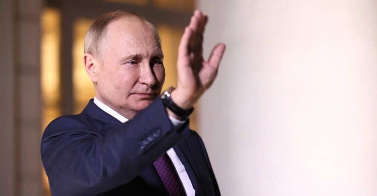 Путин в режиме онлайн открыл новые социальные объекты по всей стране