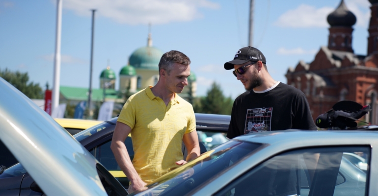 Счетчик не врет: как распознать, что подержанный авто долго работал в такси