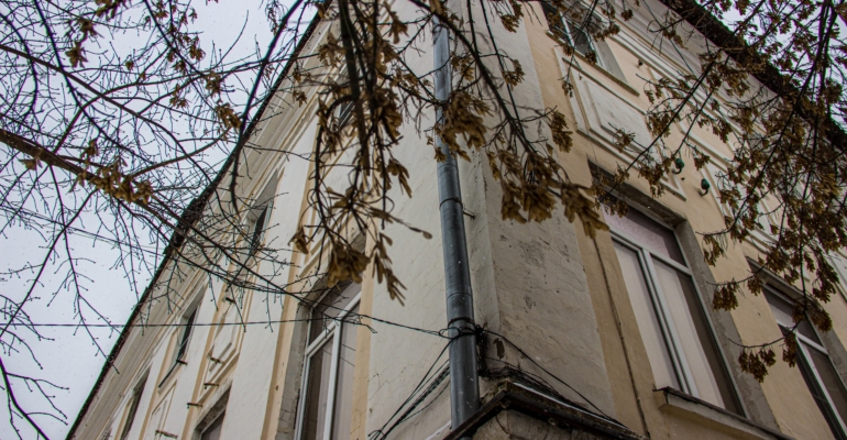 Как в баночках в ванной и старых обоях прячется угроза здоровью