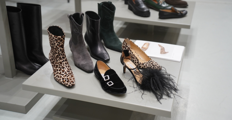 Каблуки-рюмочки стали трендом сезона 2025-2026 Каблуки-рюмочки стали трендом сезона 2025-2026