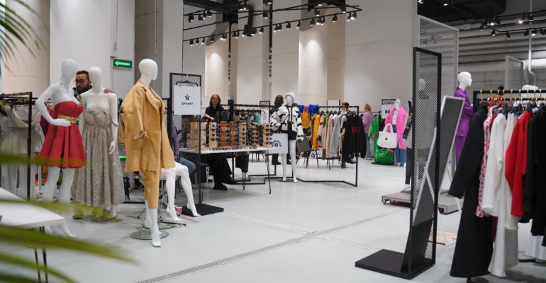 Бессмертная капсула антитрендов: 7 элементов гардероба — переживут любой кризис Бессмертная капсула антитрендов: 7 элементов гардероба — переживут любой кризис