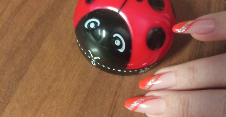 Сияй, но со вкусом: как сделать праздничный маникюр без вульгарности – советы для новогодней ночи