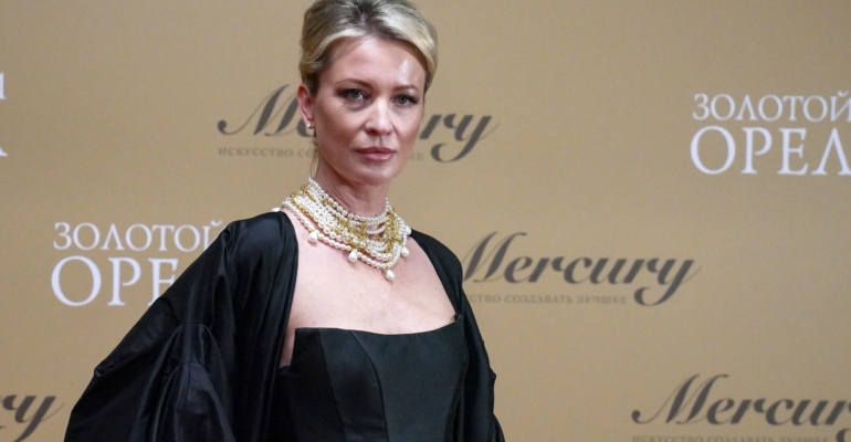 Длинные волосы после 50 – не смелость, а стиль: 10 образов, которые доказывают это