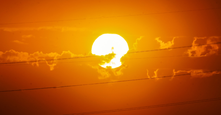 Начало необычной магнитной бури — двойной удар солнца: ученые только наблюдают