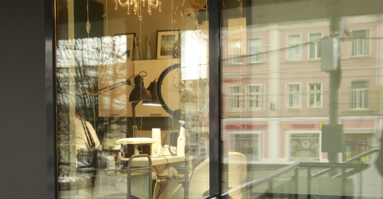 Один слой лака – и вы в тренде: маникюр эспрессо выбирают звезды