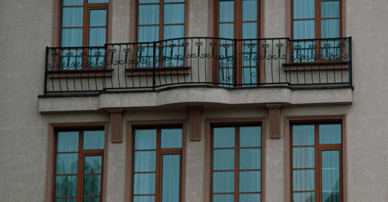 Ухаживаю за тюлем регулярно — здоровая атмосфера в доме обеспечена