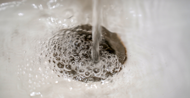 Стало известно, как избавиться от мутных потолков