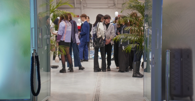 Названы брюки, которые будут в тренде зимой 2025-2026