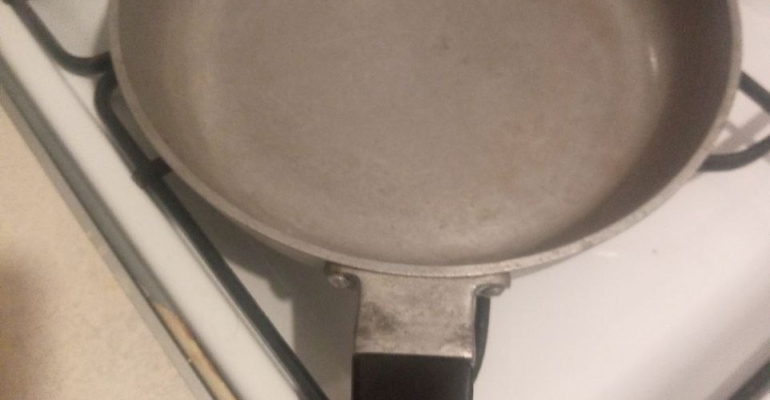 Метод идеальной очистки сковородок без вреда здоровью в домашних условиях