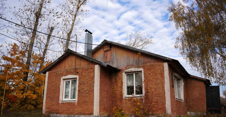 Забудьте про обои: чем отделать стены на даче для домашнего уюта