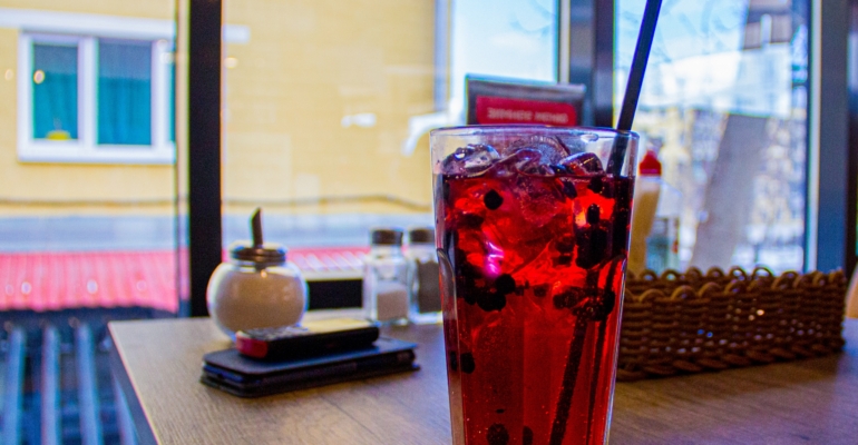 Политолог Баранчик призвал к запрету онлайн-продажи энергетиков