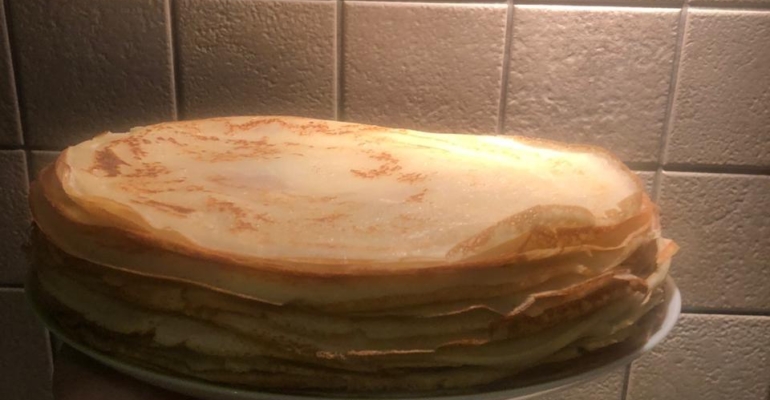 Оригинальный рецепт приготовления нежных и воздушных блинов на кефире с манкой