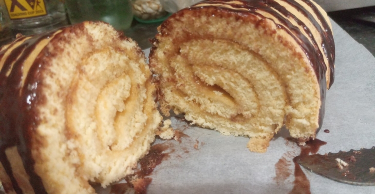 Рецепт вкусного медового рулета — быстрого варианта медовика