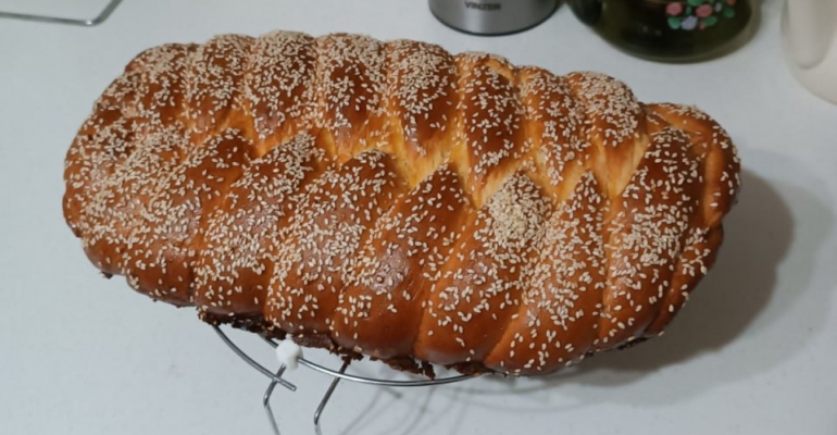 Рецепт сладких и ароматных плетенок-косичек со сгущенкой