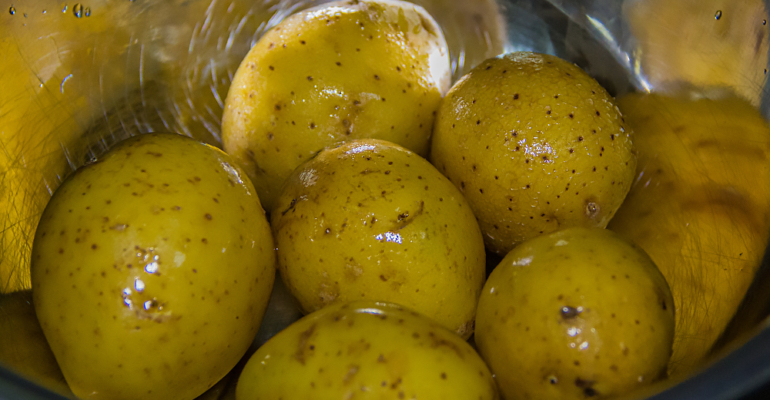 Хранение картофеля свежим в квартире: маленькие хитрости для большой экономии