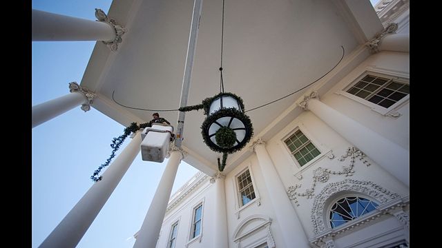 Американист Дробницкий прогнозирует войны компромата в США