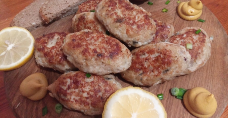 Упрощенные котлеты по-киевски: как приготовить сочные и хрустящие без особых усилий