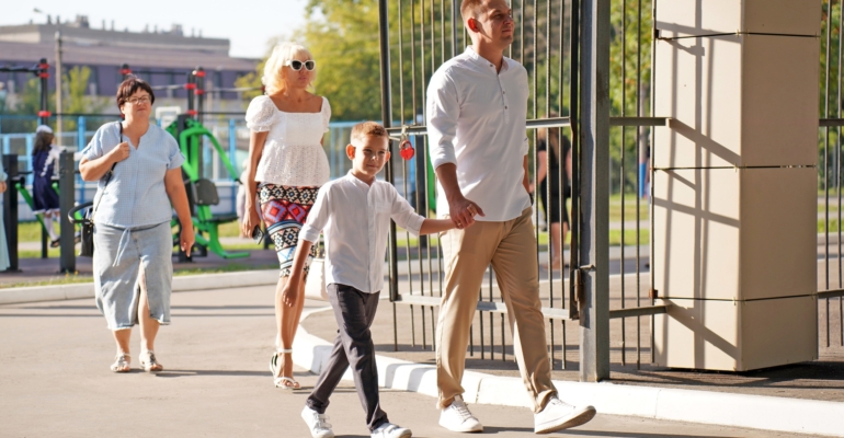 Праздник не в календаре, а в сердце: как отмечают День сыновей в России и мире 22 ноября