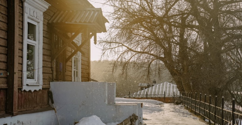 Холод не страшен: 7 «бабушкиных» хитростей, которые работают лучше современных утеплителей