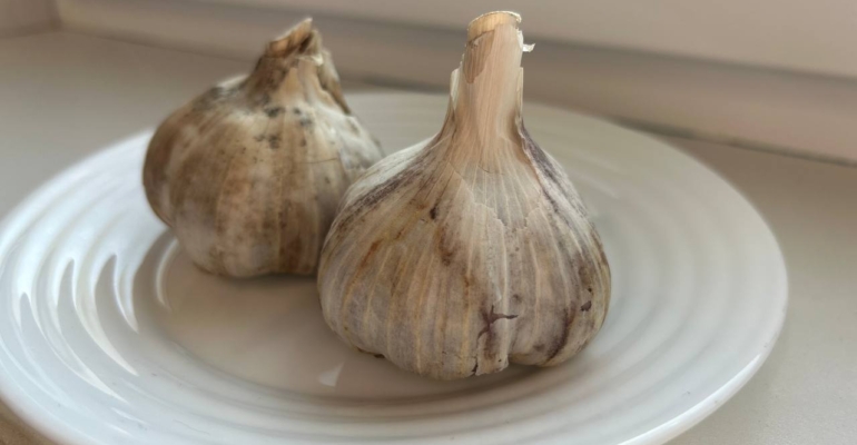 Твёрдый и свежий до весны: правила успешного хранения чеснока в квартире