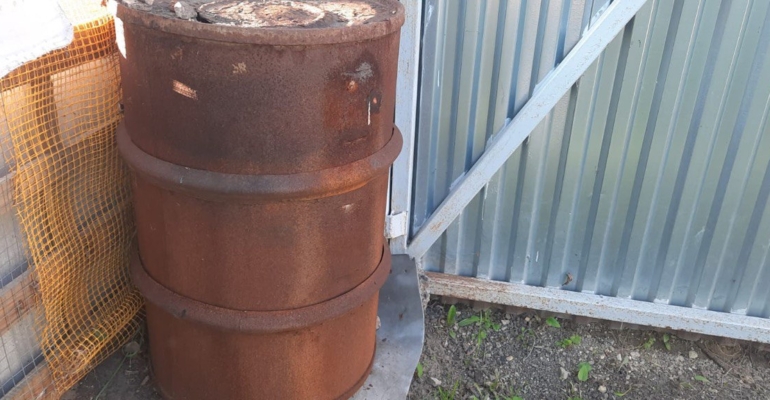 Как скрыть старый забор и создать «европейский» вид участка — без капитального ремонта