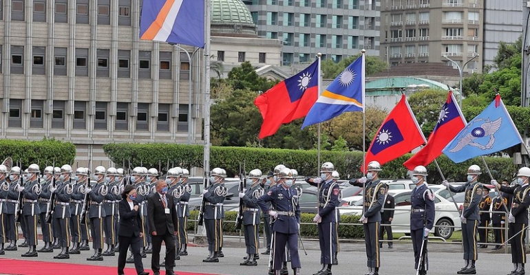 Американист Дудаков: США давят на экономику Тайваня