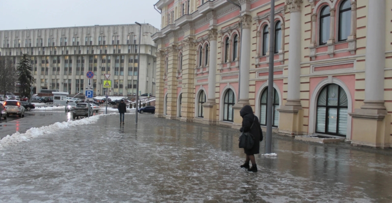 Лайфхак против скольжения: как использовать суперклей для безопасности обуви зимой