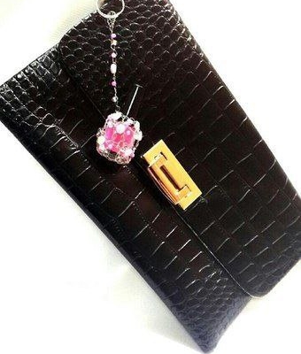 Как выбрать парфюм в подарок женщине 40+: 3 проверенные стратегии